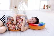 Подушка Пончик плюшевый (12 цветовых вариантов) 40 см