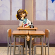 Школьные парты и стулья для фигурок Posable Figure Accessory — School Desks and Chairs